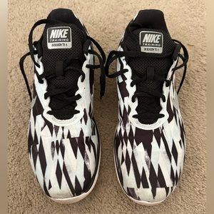 Size 7 Nike sneakers